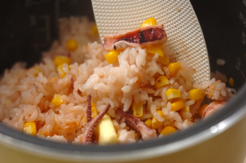 イカとコーンのバター炊き込みご飯の作り方2