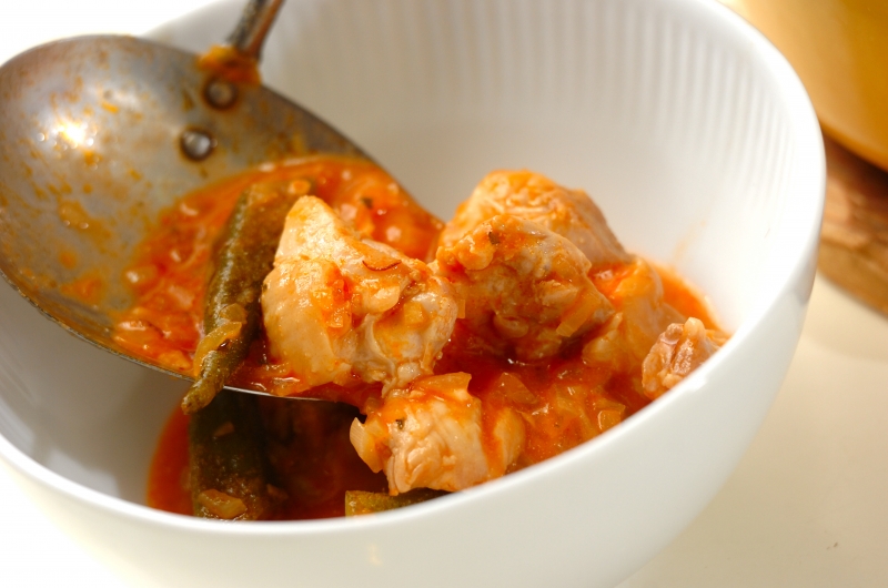 鶏とオクラのトマトスープの作り方4