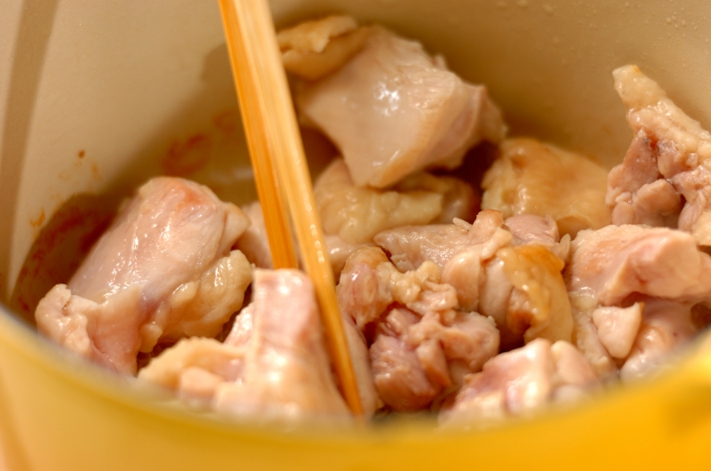 鶏とオクラのトマトスープの作り方1