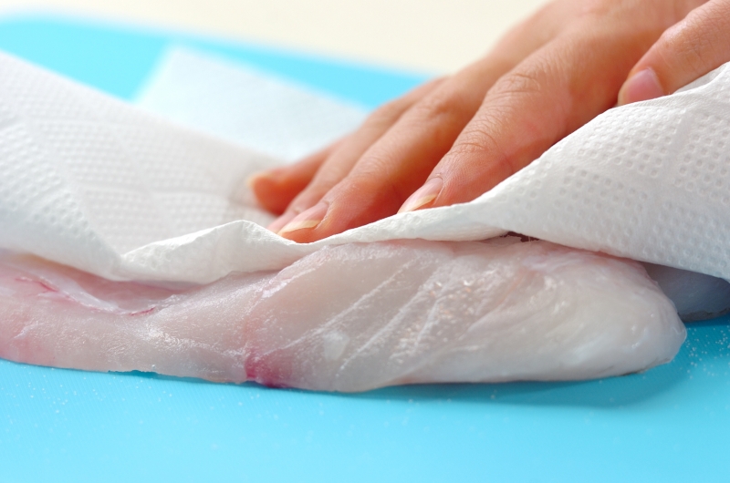 定番の魚料理 白身魚の蒸し煮 おもてなしにも by保田 美幸さんの下準備1