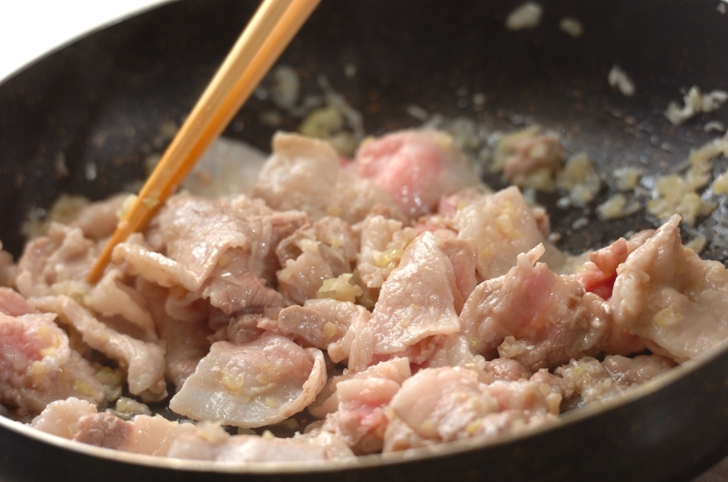 ショウガ香る！豚肉とナスのみそ炒めの作り方1