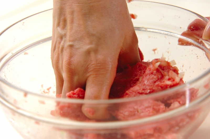 肉団子のトマト煮の作り方1