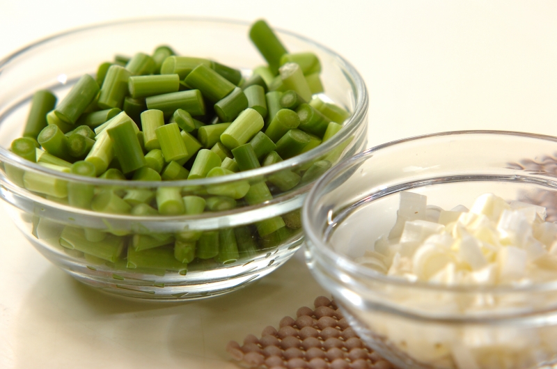 ピリ辛みそそぼろご飯の下準備1