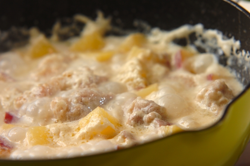サツマイモと鶏肉のクリーム煮の作り方2