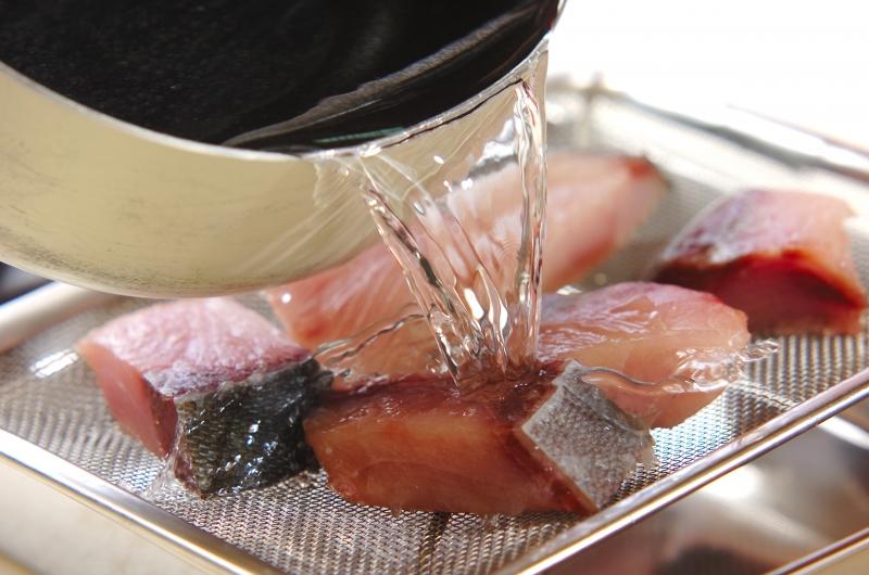 こってり味しみ！基本のブリ大根の下準備3