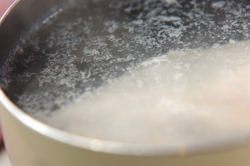 しっとり鶏ハム 里芋ピューレ添えの作り方1