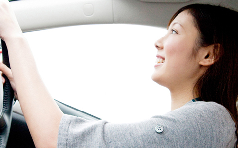 主婦ドライバーの93％が紫外線を気にしている！　“右腕焼け”にならない車とは？