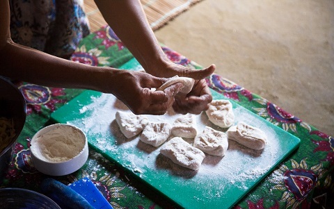 ローカルな旅を南アフリカで(5)　青空キッチンで女性たちに教わる家庭料理