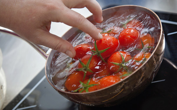 トマト嫌いが克服できる 簡単おいしいトマトレシピ3選 E レシピ 料理のプロが作る簡単レシピ 1 2ページ