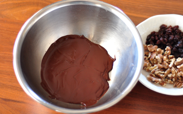 専用の型はいらない 子どもと作る 簡単バレンタインチョコバー E レシピ 料理のプロが作る簡単レシピ 2 2ページ