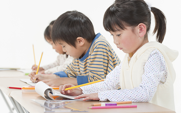 小学生の塾通い「かわいそう」は誰が決める？ ママを悩ませる