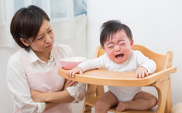 ベビーフードを使うのに抵抗あり？　離乳食期のママの複雑な想い