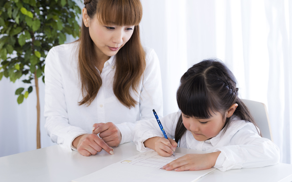 子どもに勉強を教える？ 「考える力」を育てたい親の内情