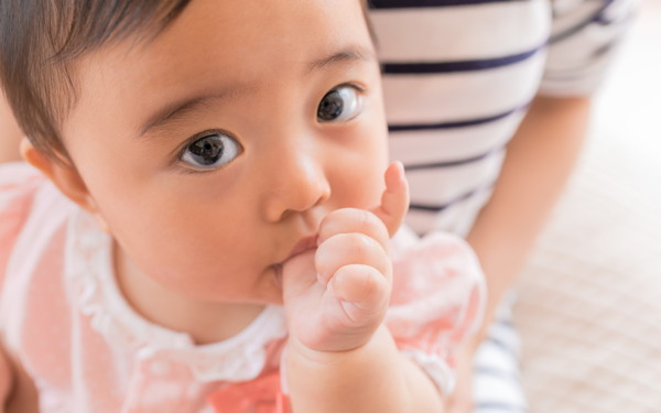 赤ちゃんの目 いつから見えてる 視力はどうはかる 榊原先生 教えて 子どもの体の不思議 第1回 ウーマンエキサイト 1 2
