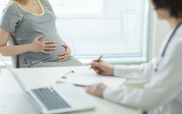 妊娠中の胸の張りがつらい その症状と予防法 ウーマンエキサイト 1 2