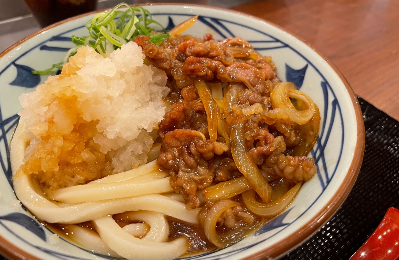 つるっとコシのある打ち立て夏うどん がっつり さっぱりの 鬼おろし肉ぶっかけうどん が丸亀製麺から登場 ウーマンエキサイト