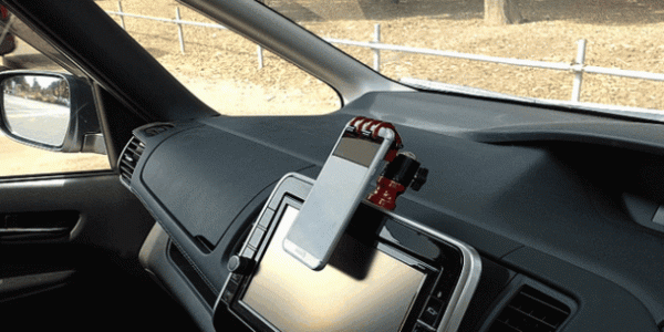 ドライブや渋滞時にも大活躍！片手1秒で取り付けOKなタブレット兼用スマホスタンド『ガリバースタンド2』を発売！　～Makuakeにて受付開始～