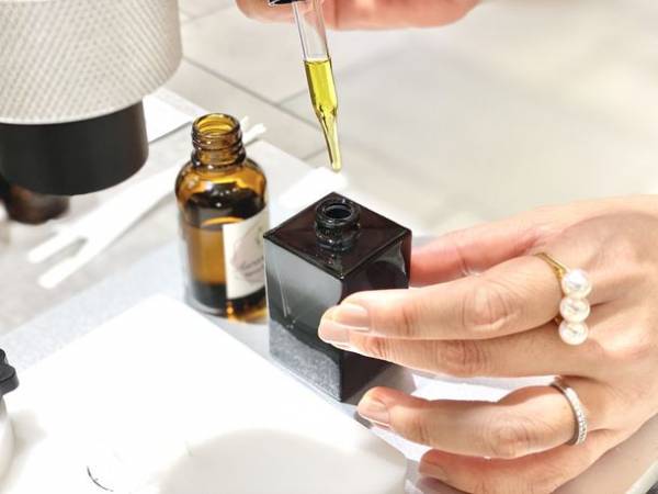 体験型アロマの新ブランドが大阪・阪急うめだ本店に出店 ～自分で香り