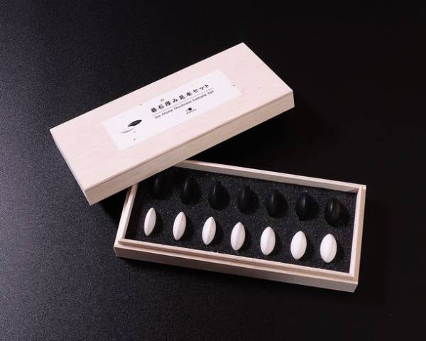 老舗の碁石メーカー黒木碁石店が「はまぐり碁石」の厚み見本セットとお