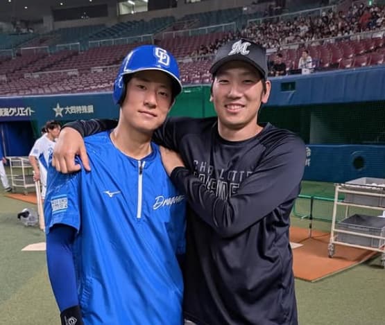 懐かしいツーショット！」中日・上林誠知、ソフトバンク時代の元同僚と