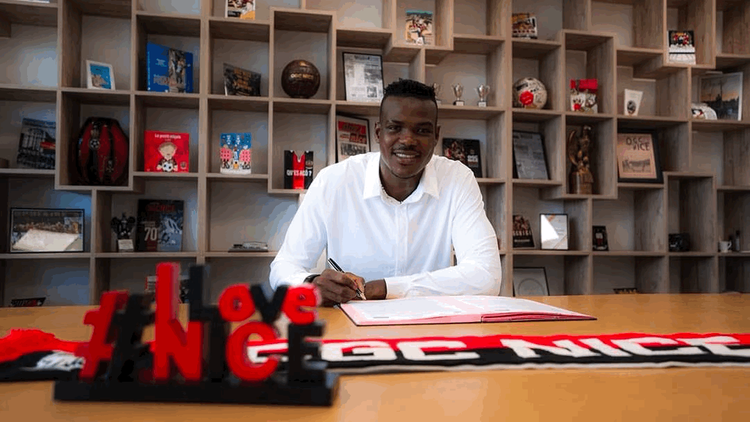 「“公式決定！”マンCの若手DFジュマ・バ、レンタルでニースへ」