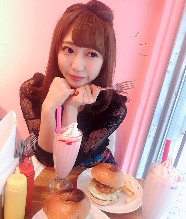 インスタ映え確実◎　“ピンクなハンバーガーショップ“がかわいすぎ♡の2枚目のインスタグラム画像