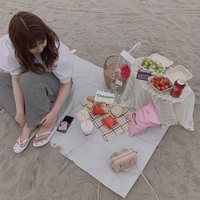 お台場で海ピクニック♡　手軽にすぐできるポイントは○○を買うこと！の3枚目のインスタグラム画像