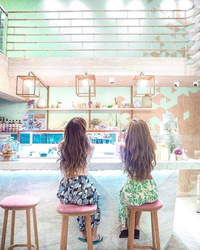 20代女子の今っぽタイ旅行♡　かわいすぎるピンクな空間スレトシスカフェでフォトジェなティータイム♡の4枚目のインスタグラム画像