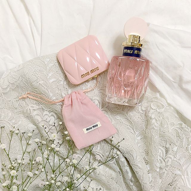 #miumiu のフレグランスは上品な香りとぷっくり香水瓶がかわいい♡の12枚目のインスタグラム画像