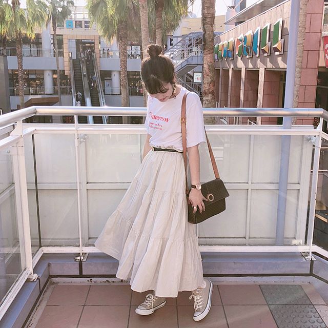 限定発売中の #平成ゆとりTシャツ がかわいい♡　白Tを使った今っぽコーデの1枚目のインスタグラム画像