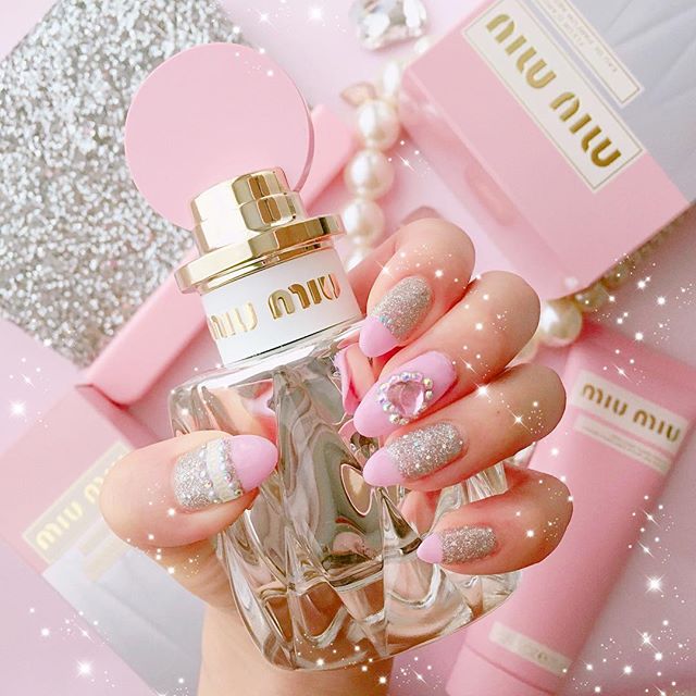 #miumiu のフレグランスは上品な香りとぷっくり香水瓶がかわいい♡の6枚目のインスタグラム画像