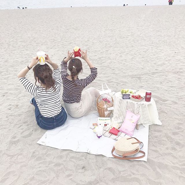 お台場で海ピクニック♡　手軽にすぐできるポイントは○○を買うこと！の2枚目のインスタグラム画像