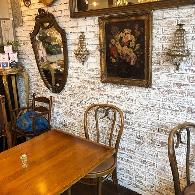 ランチにもおすすめ、三茶のマジョレルカフェがアンティーク調でかわいい♡の3枚目のインスタグラム画像