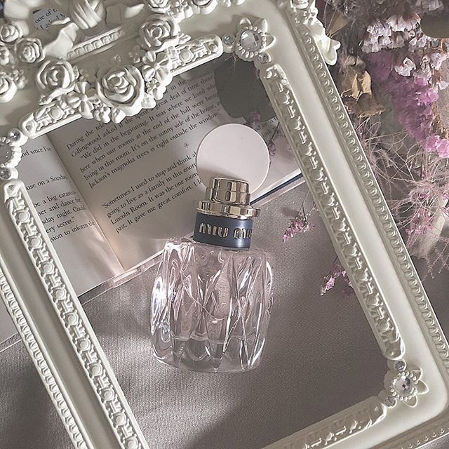 #miumiu のフレグランスは上品な香りとぷっくり香水瓶がかわいい♡の8枚目のインスタグラム画像